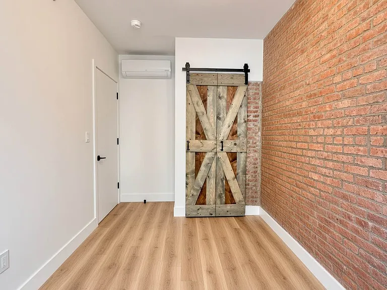 16 Howard Ave #2B — Photo 7