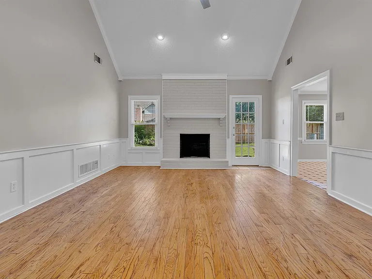 636 Fox Chase Cv N — Photo 4