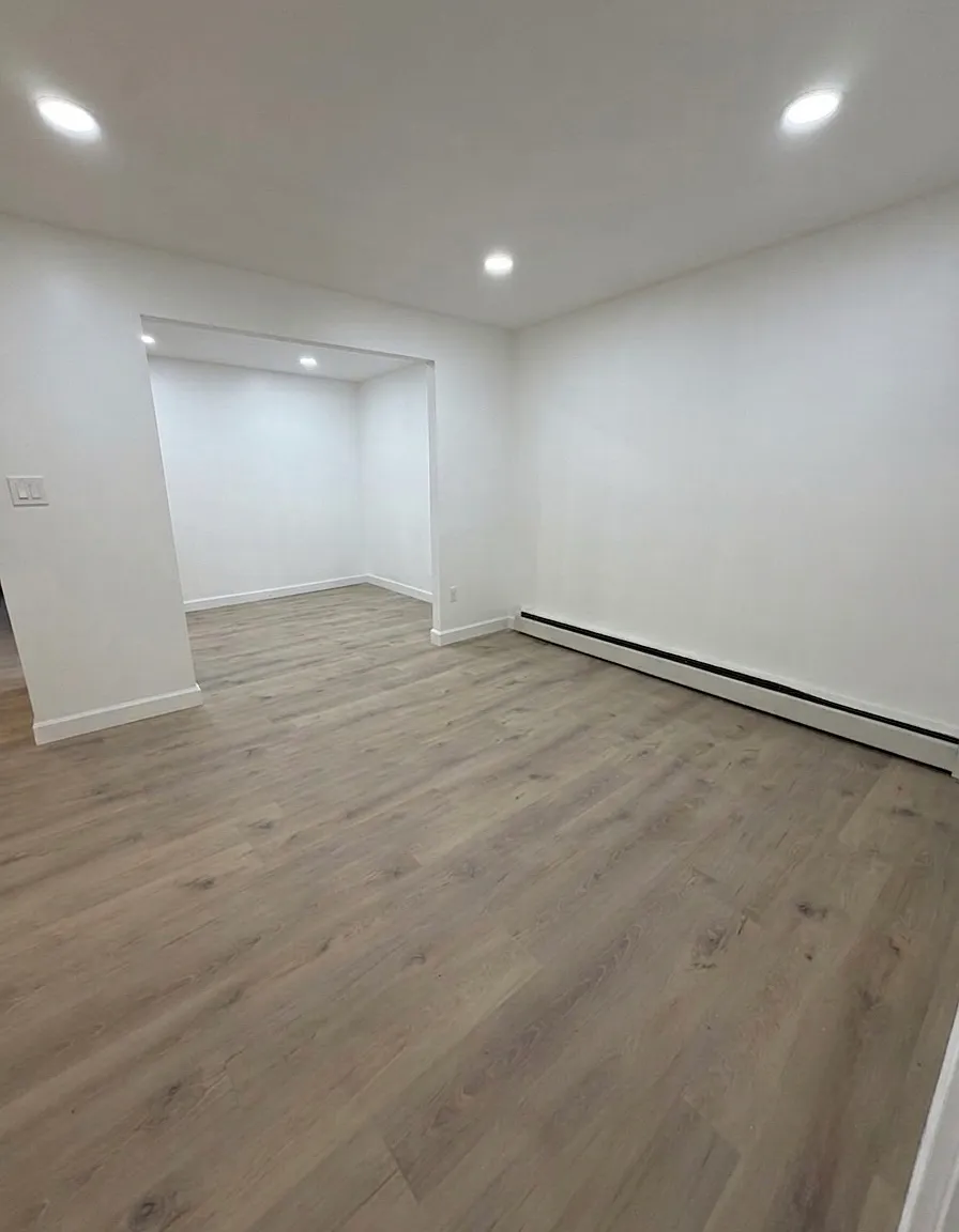 4 bed, 1025 sqft, $3,811 — Photo 3