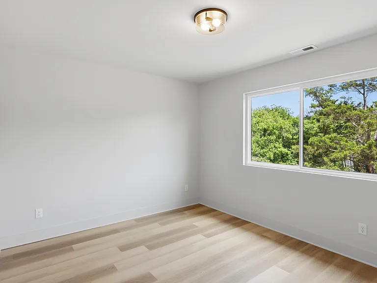 104 Norman Ln #100 — Photo 23
