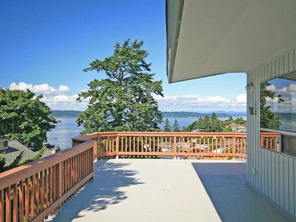 Great deck - terrific view!