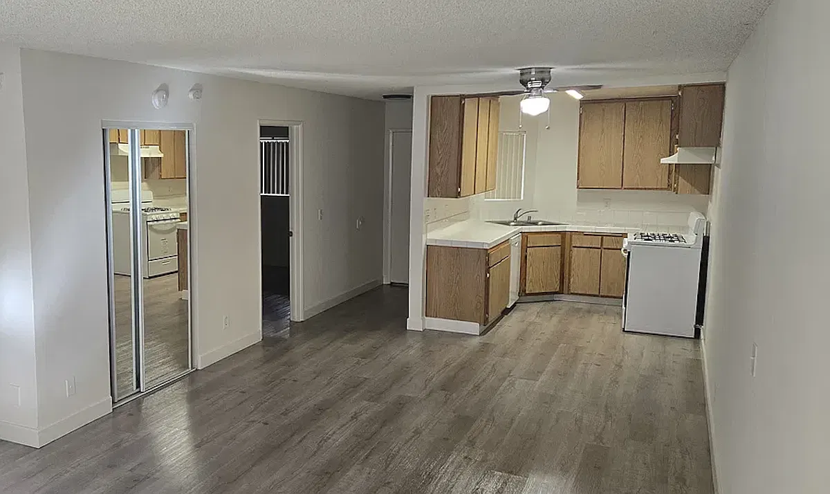 Saticoy Villas — Photo 1