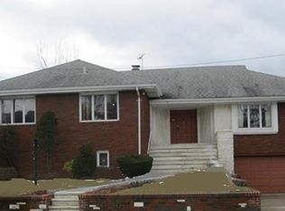 252 Mohegan Way, Fort Lee, NJ 07024