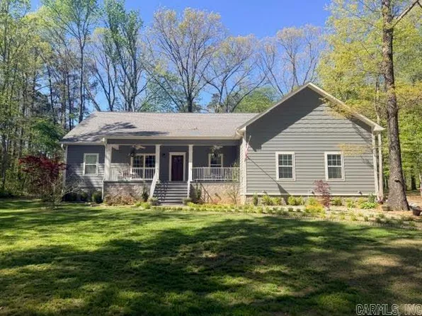 220 Autumn Oaks Dr, Bismarck, AR 71929