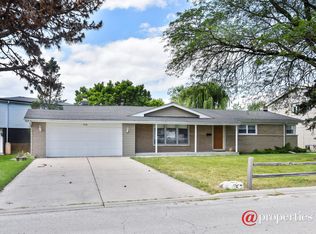 9748 N Huber Ln, Niles, IL 60714