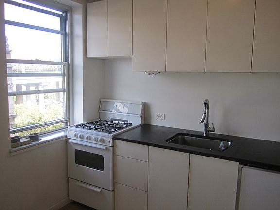 3rd image of 550 I Grand St APT J7d
