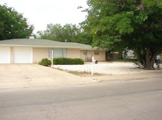 703 Twin Diamond Rd, Roswell, NM 88201