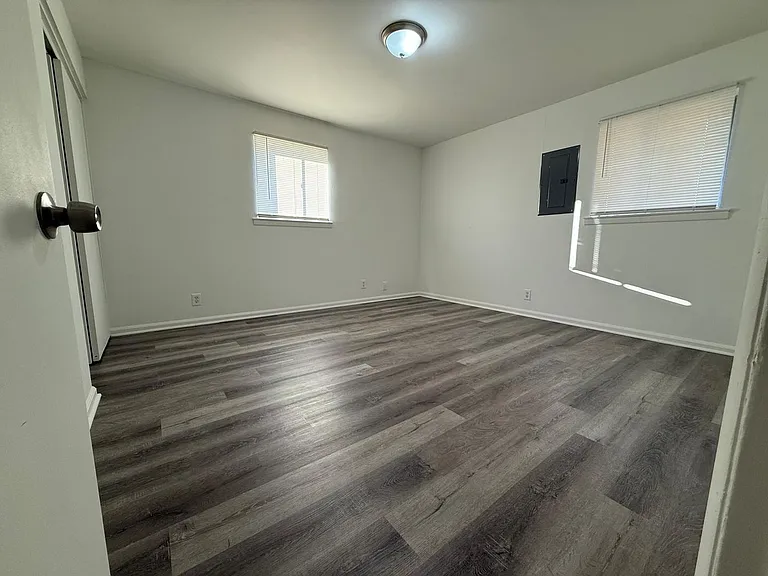 426 Brookview Dr — Photo 7