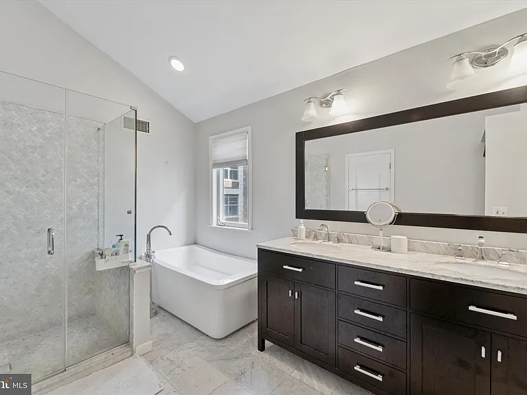212 S 24th St #24-2416B — Photo 8