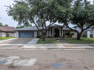 8303 Country Club Dr, Laredo, TX 78045