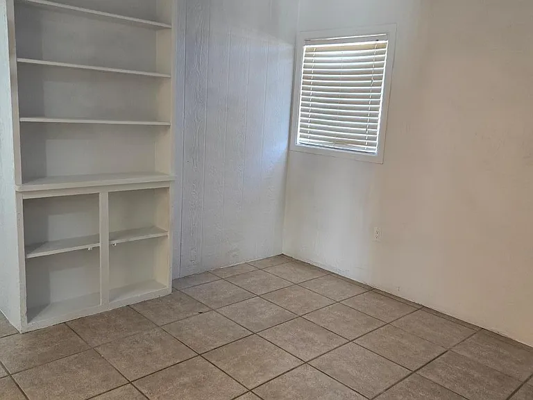 620 E Broadway Ln — Photo 15