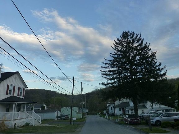 4th image of 77 Scott Ave