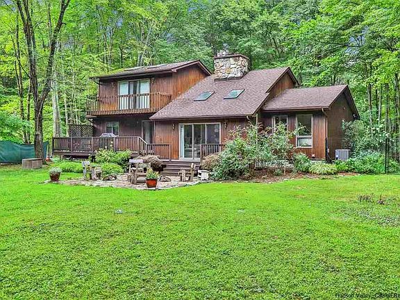 3rd image of 19 Pierce Ln