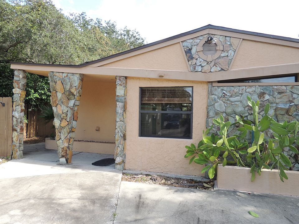 1st image of 624 Oleander Way S