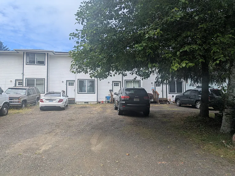553 Compass Ct NE #C — Photo 2
