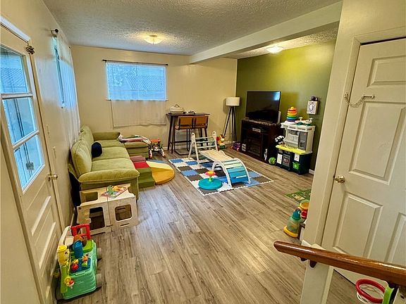 5th image of 2407 Hanvey St