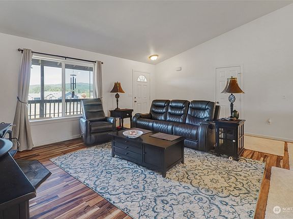 3rd image of 42 Shorthorn Lane