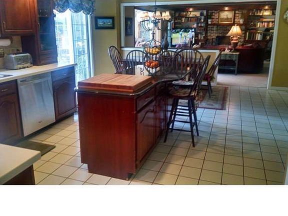 5th image of 173 Anselm Dr