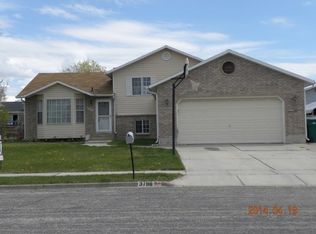 3798 W Foxglen Dr, Roy, UT 84067