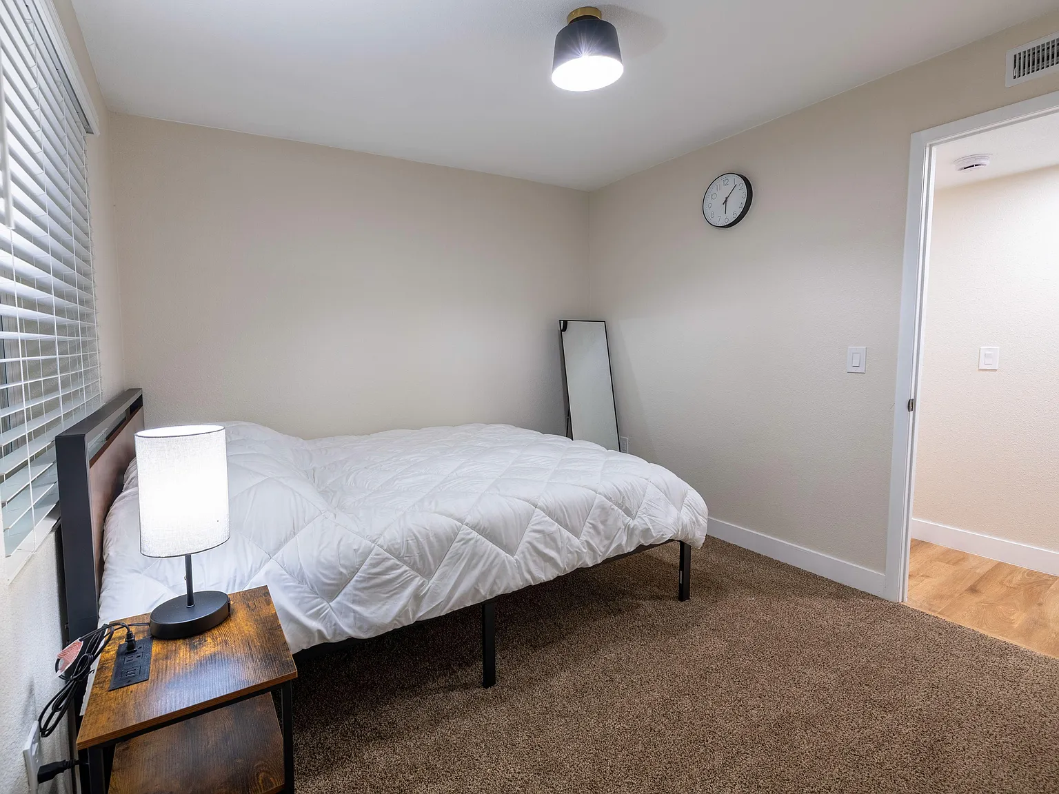 4 bed, 3.0 bath, 2137 sqft, $1,027 — Photo 2