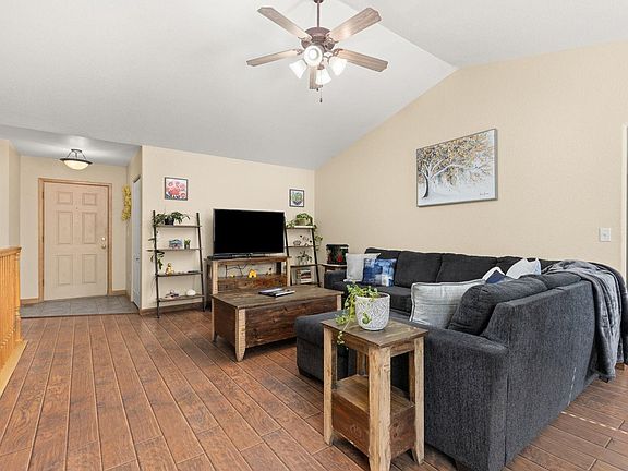 5th image of 328 Gypsum Ln