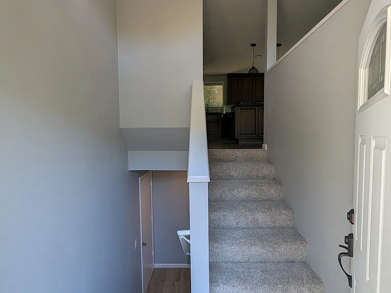 1107 NW Springer Way — Photo 2