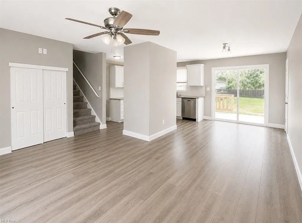 4 bed, 2.5 bath, 2110 sqft, $3,000 — Photo 3