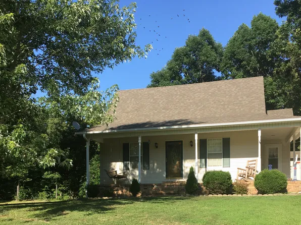183 Debbie Dr, Selmer, TN 38375