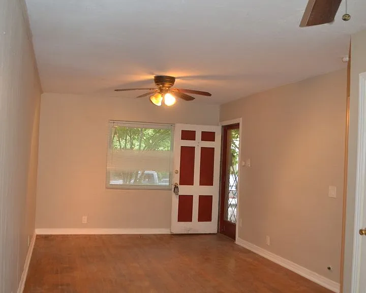 904 Denton St — Photo 9