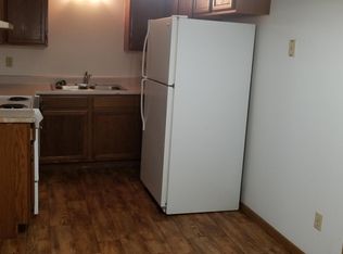590 Fairlawn Ave W APT 4, Winsted, MN 55395