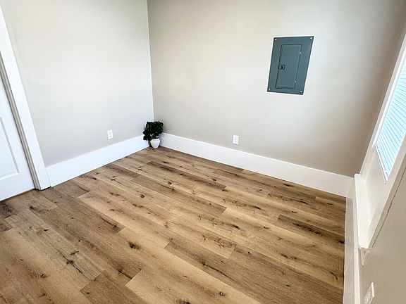 5th image of 222 N Mapleton St