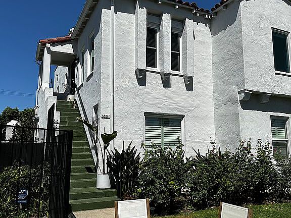 2nd image of 833 1/2 N Citrus Ave