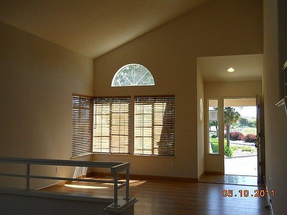 3rd image of 500 Catalina Cir
