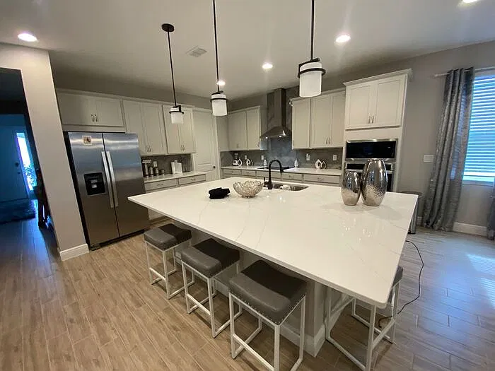 4 bed, 3.0 bath, 2700 sqft, $2,850 — Photo 4