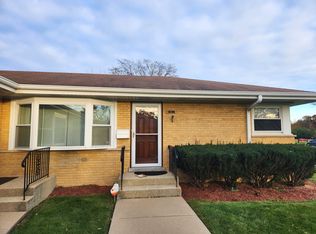 10108 W Cermak Rd, Westchester, IL 60154