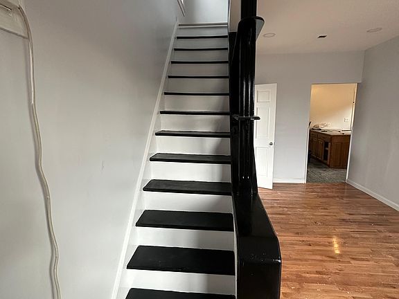 5th image of 134 Humphrey Ave #2