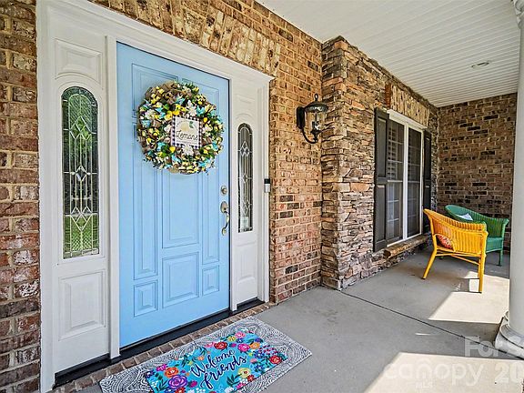3rd image of 7142 Three Wood Dr