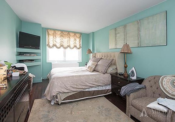 2nd image of 211 E 46th St #31E