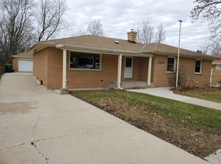 7357 S Pennsylvania Ave, Oak Creek, WI 53154