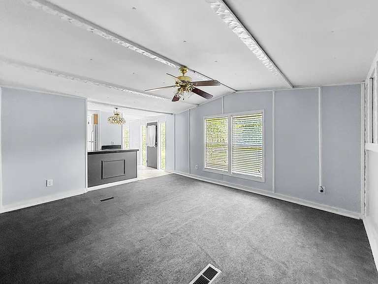 143 Maple St — Photo 3