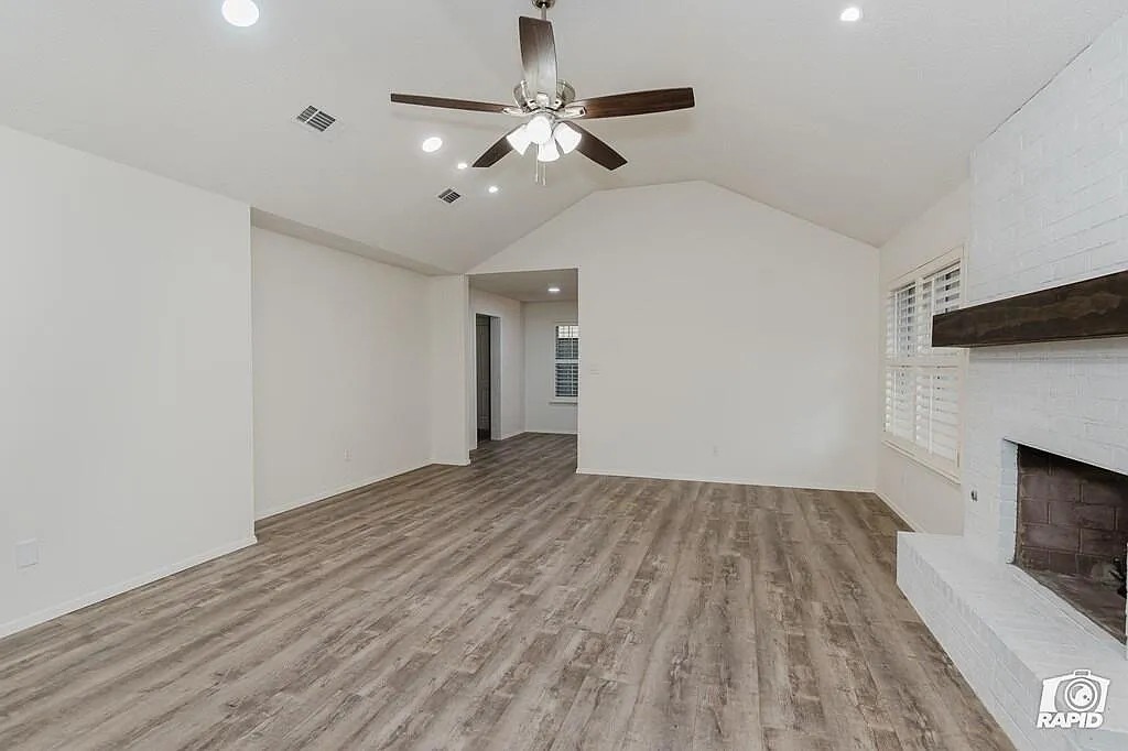 3 bed, 2.0 bath, 1732 sqft, $2,795 — Photo 4