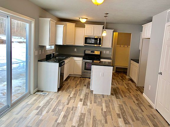 3rd image of 1385 Cumberland St. Se