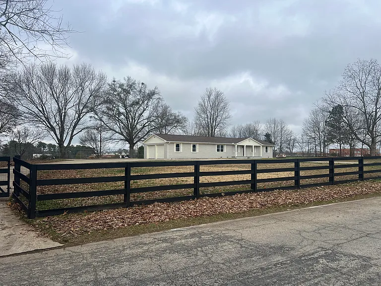 175 Moss Dr — Photo 12
