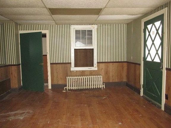 4th image of 724 Green Ln