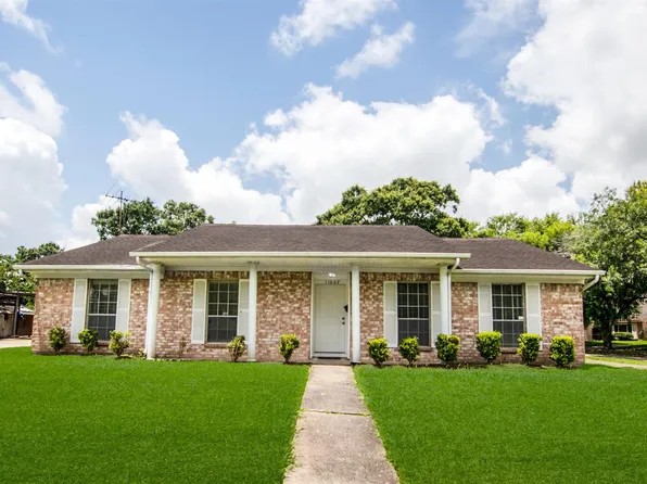 11002 Sagetrail Dr, Houston, TX 77089