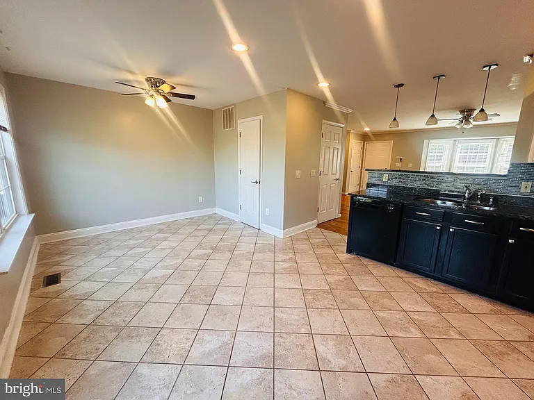 400 Munsons Hill Ct — Photo 10