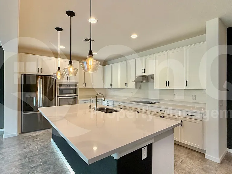 2906 E Russell St — Photo 5