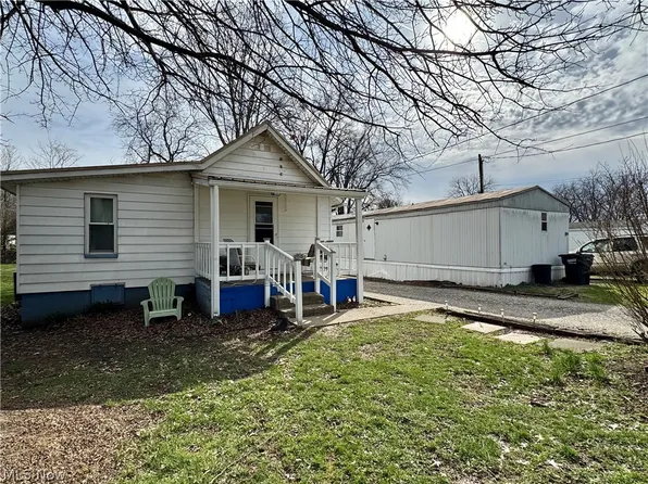 969 Linn St, Coshocton, OH 43812