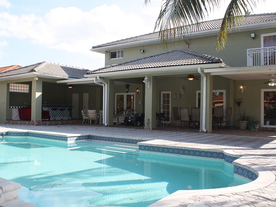 Pool area/entertainment