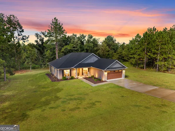 692 Wildflower Cir, Metter, GA 30439